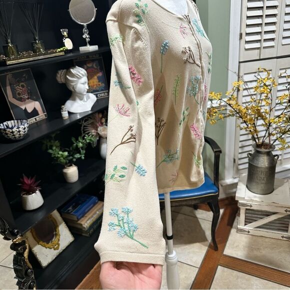 Floral Embroidered Full Zipper Cardigan Size Medium - Picture 6 of 13